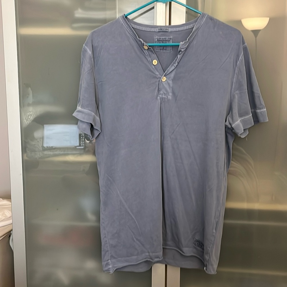 Men’s Abercrombie tee